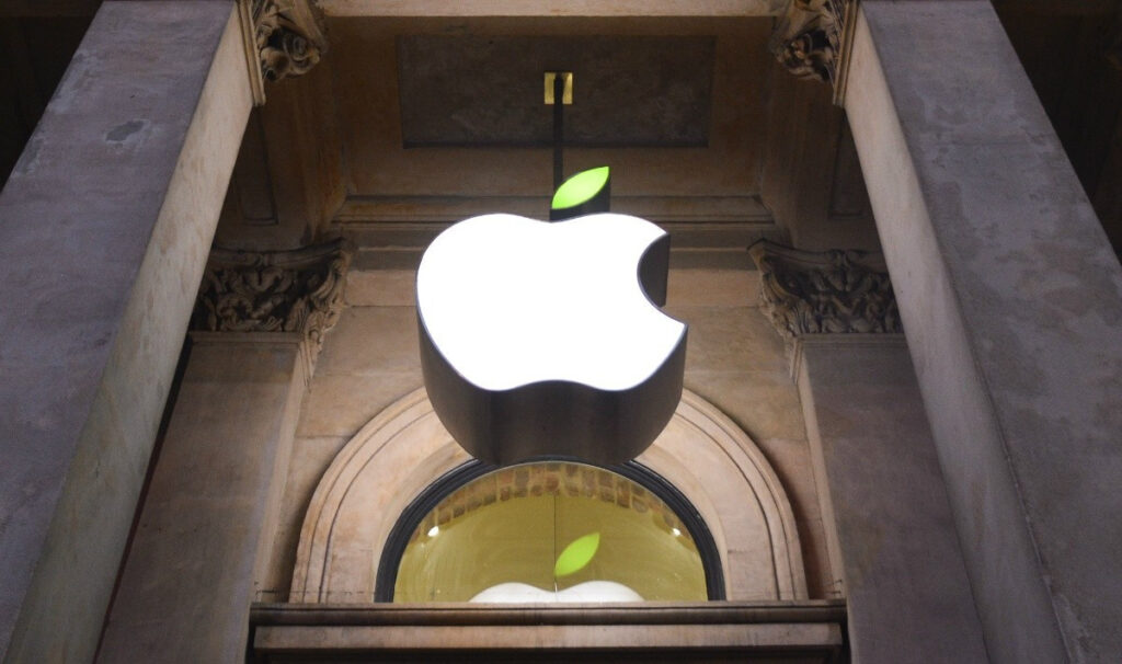 Apple Warns Privacy Risks as It Moves to Comply with Texas’ New Age-Verification Law