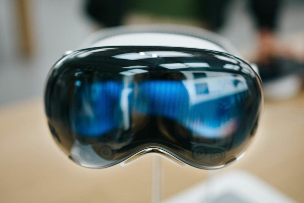 Apple Pivots From Vision Pro to AI Smart Glasses as Meta Gains Edge