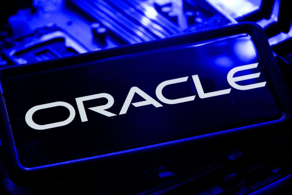 Oracle’s AI Spending Spooks Investors Amid Stock Slide and Debt Concerns