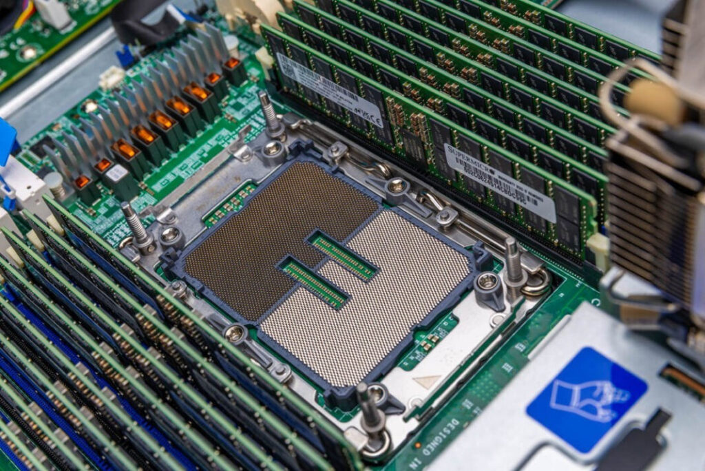 Intel Pulls Back: Cancels Mainstream Next-Gen Xeon Server CPUs Intel Pulls Back: Cancels Mainstream Next-Gen Xeon Server CPUs