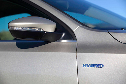 U.S. Hybrid Vehicle Market Surge Amid EV Slowdown