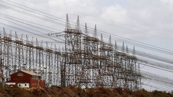 AI Power Crunch: U.S. Electrical Grid Struggles Under AI Data Center Surge