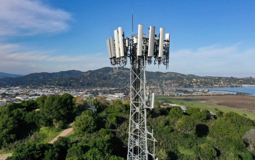 Federal Health Officials Reopen Scrutiny of Wireless Radiation Standards